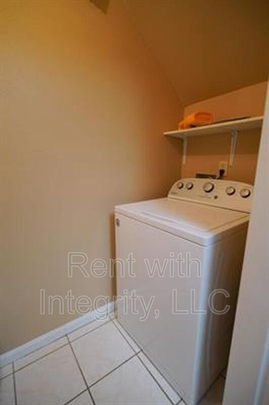 Building Photo - 2186 Timberwood Cir N