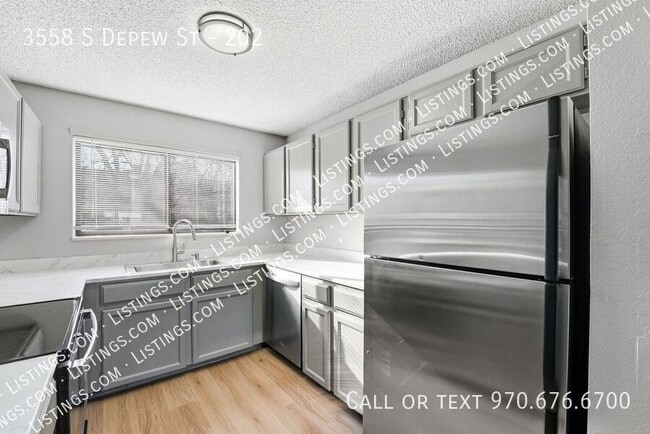 Building Photo - 3558 S Depew St