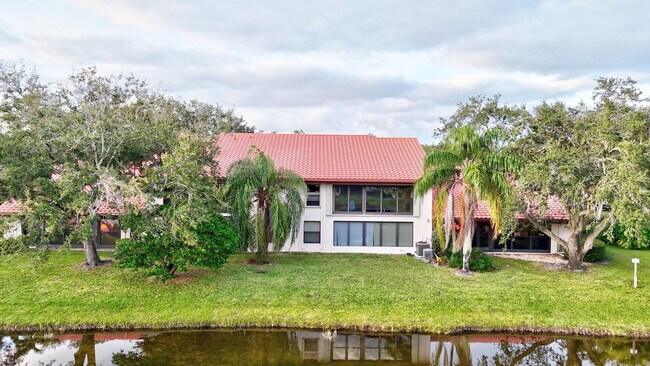 Building Photo - 6040 SE Martinique Dr