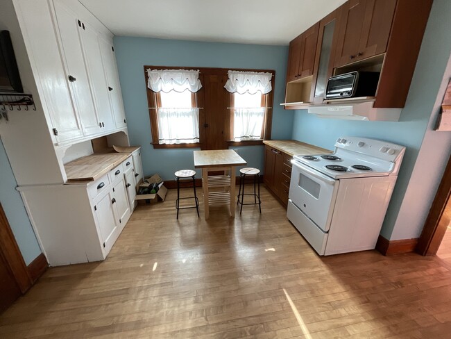 Kitchen - 1056 N 46th St