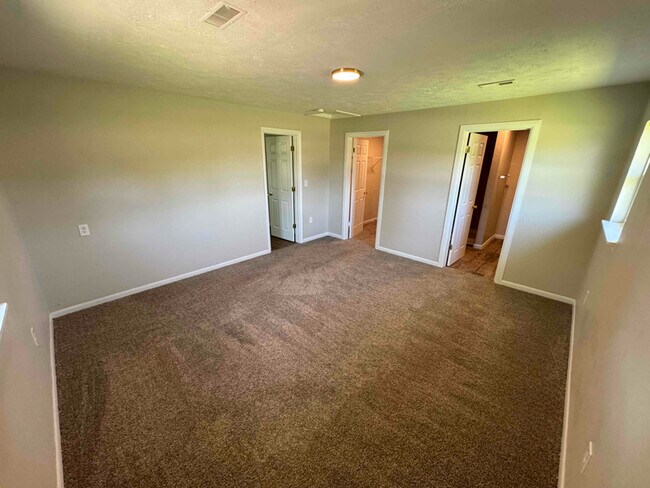 Building Photo - 922 W Pearl St