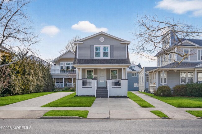 Building Photo - 211 Lareine Ave