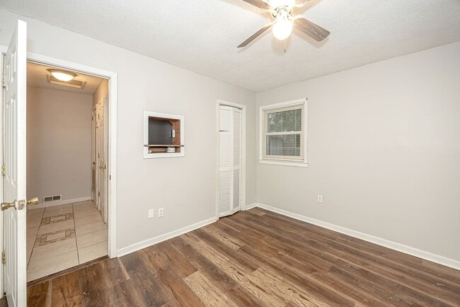 Building Photo - Cute Rental Home