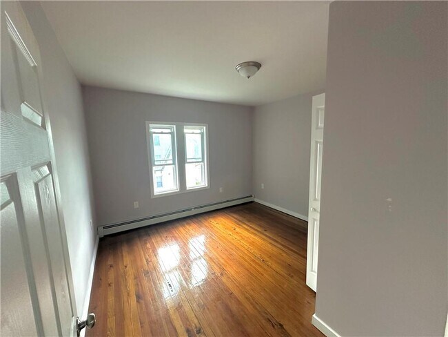 Building Photo - 47 Laval St