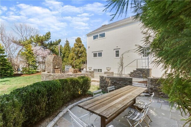 Building Photo - 4 Scofield Pl