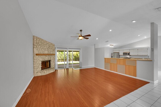 Building Photo - 1800 Primrose Ln