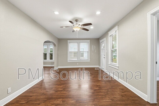 Building Photo - 203 W Emma St