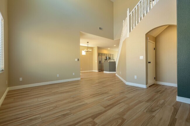 Building Photo - 3 Bedroom 2.5 Bathroom