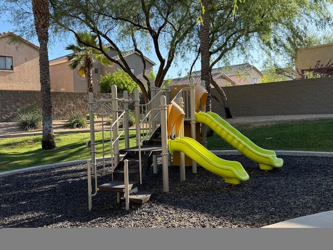 Building Photo - 5233 E Carmel Ave