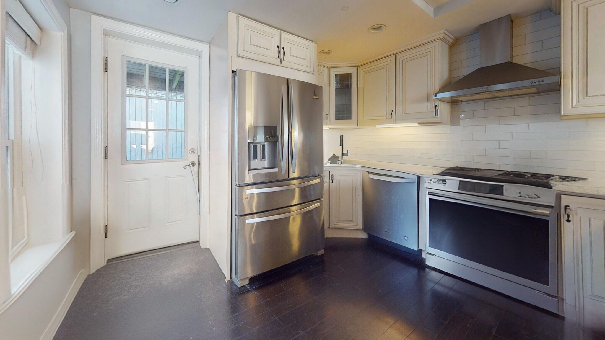 Building Photo - 215 Bolton St