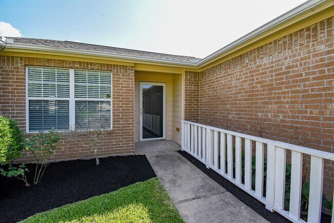 Building Photo - 6902 Manor Terrace Ln