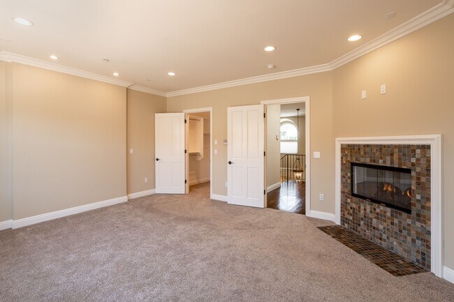 Building Photo - 3838 Tilden Ave