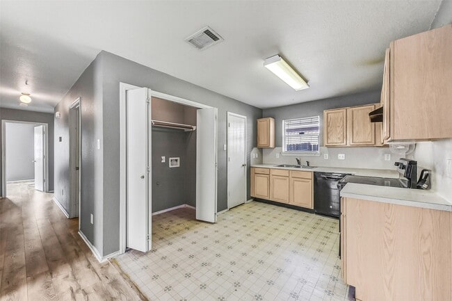 Building Photo - 13518 Woodring Ct