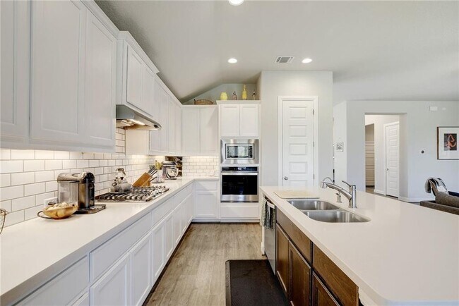 Building Photo - 416 Peakside Cir