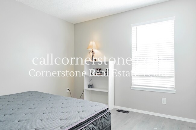 Building Photo - 3618 Queen Anne Way