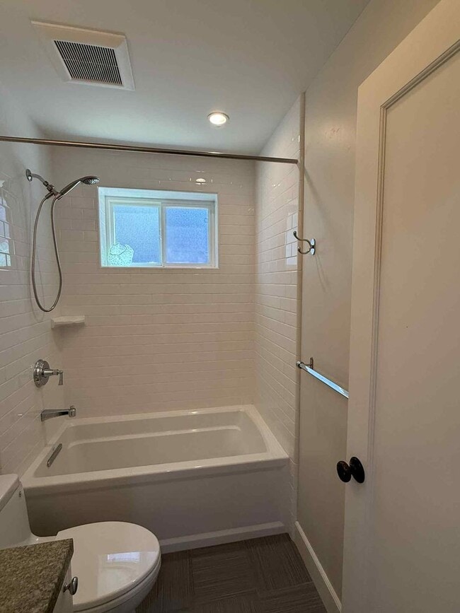 Building Photo - Redwood City Hillside Retreat – 4BR, 3BA w...