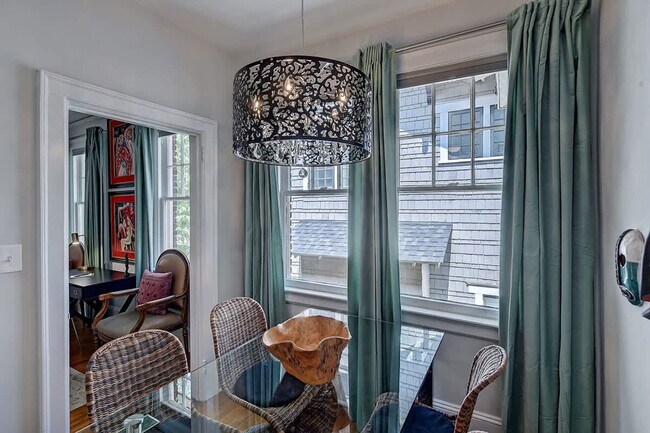 Building Photo - 518 Lamar Ave