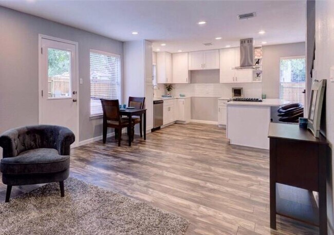 Building Photo - 1710 Palmetto Dr