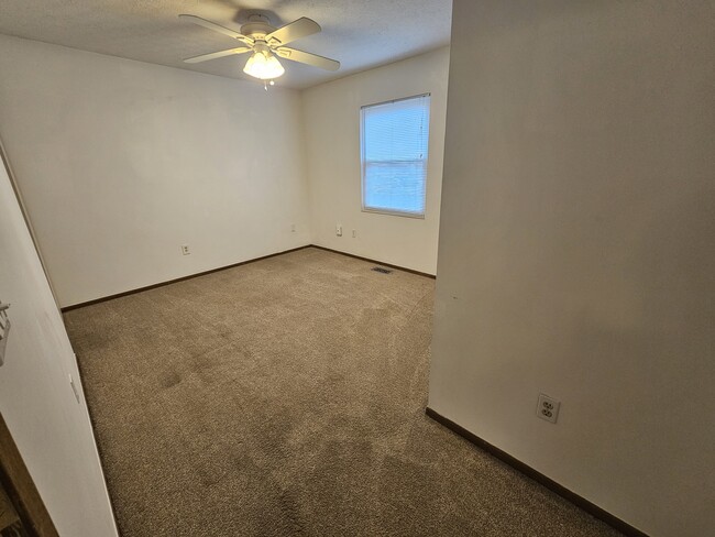 Building Photo - 5244 Wagon Wheel Ln