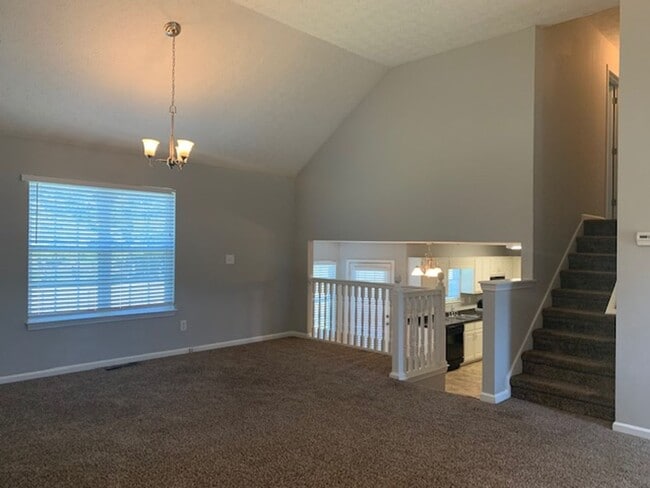 Building Photo - Beautiful 3BR / 2.5BA Split Level with Expansive Backyard and Privacy Fence!