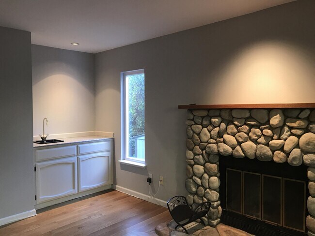 Building Photo - 11 Spinosa Way