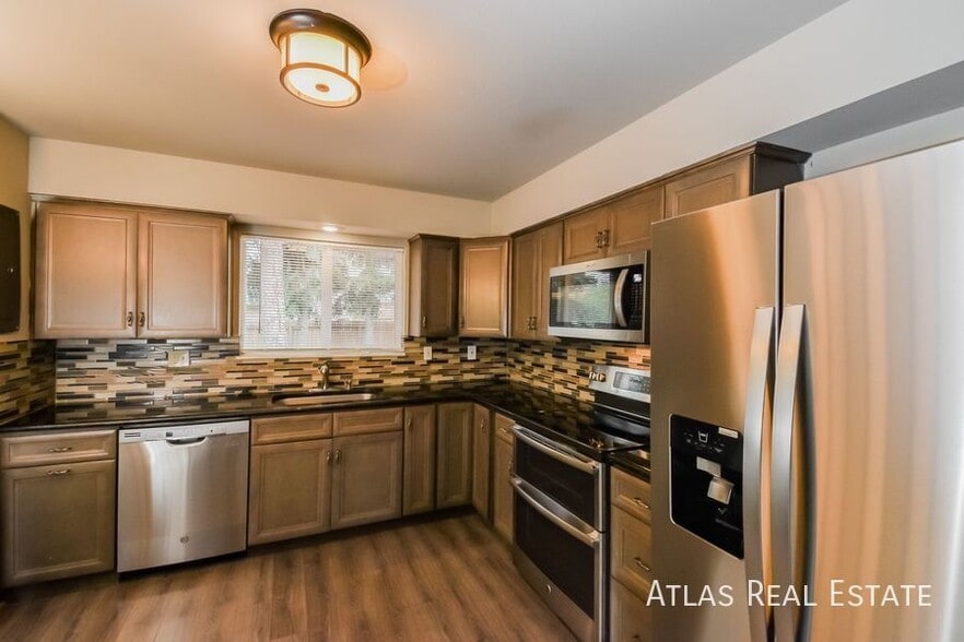 Building Photo - 5509 Escondido Dr