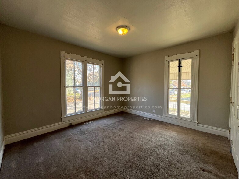 Building Photo - 325 S 12th St