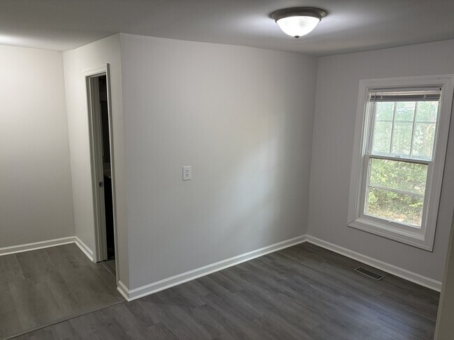 Building Photo - 2 Bed / 1 Bath Rental House in Huntsville, AL 35811