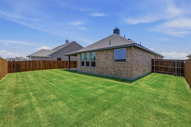 Building Photo - 2105 Bluebird Ln