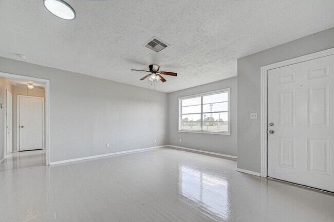 Building Photo - Coming soon! Affordable spacious 4BD/2BA single-family house!