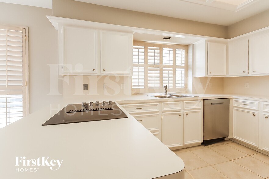 Building Photo - 2303 Prestwick Dr