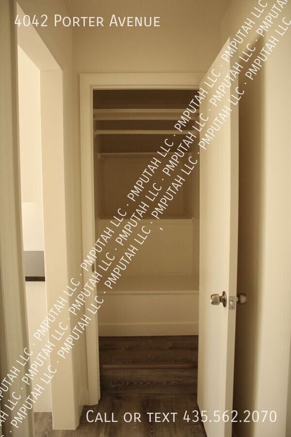 Building Photo - 4042 Porter Ave