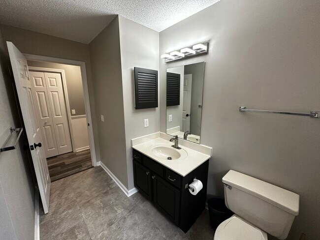 Building Photo - 440 Lobelia Dr