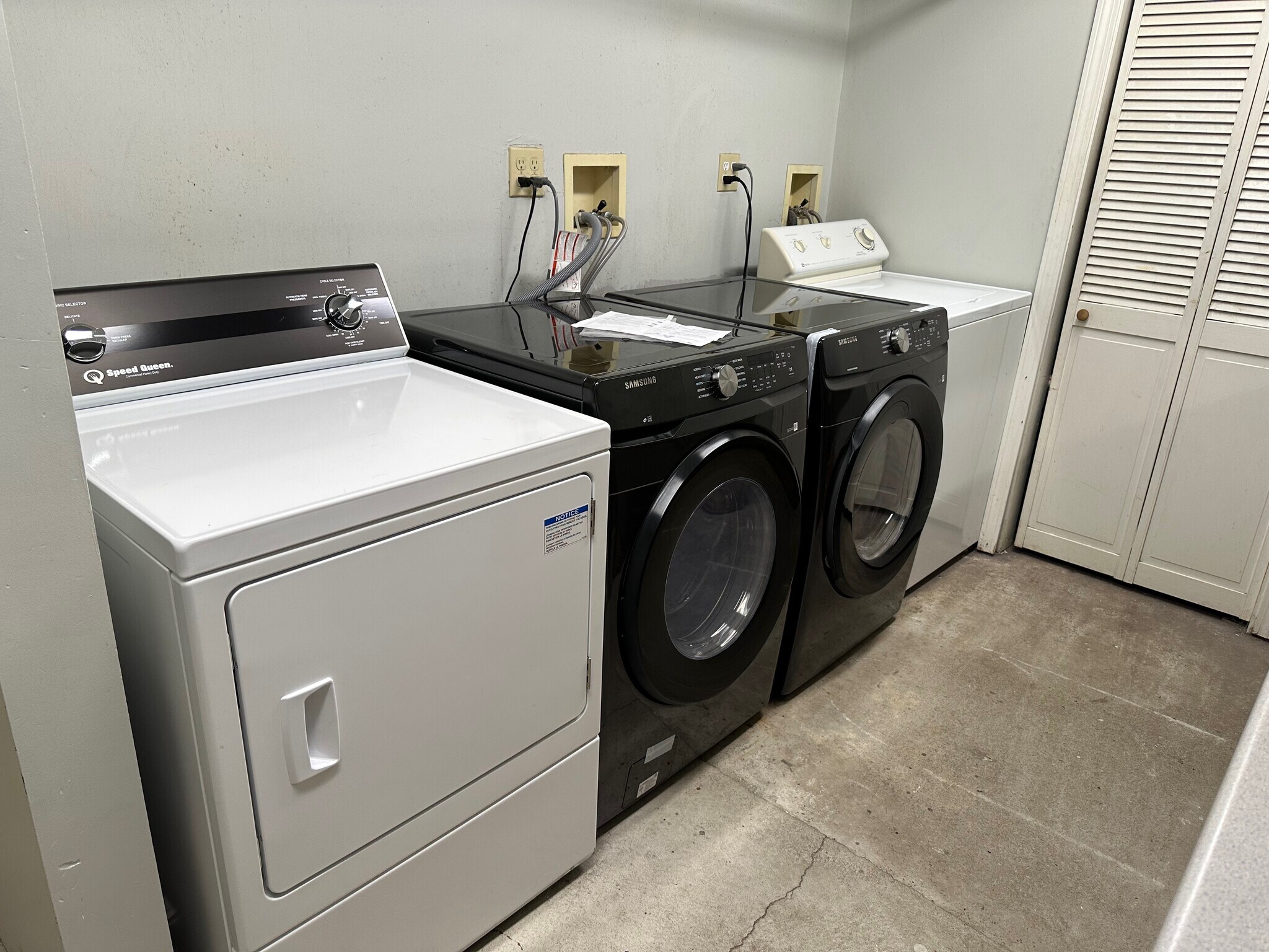 Shared Free 2x Washer / Dryer - 638 Washington St