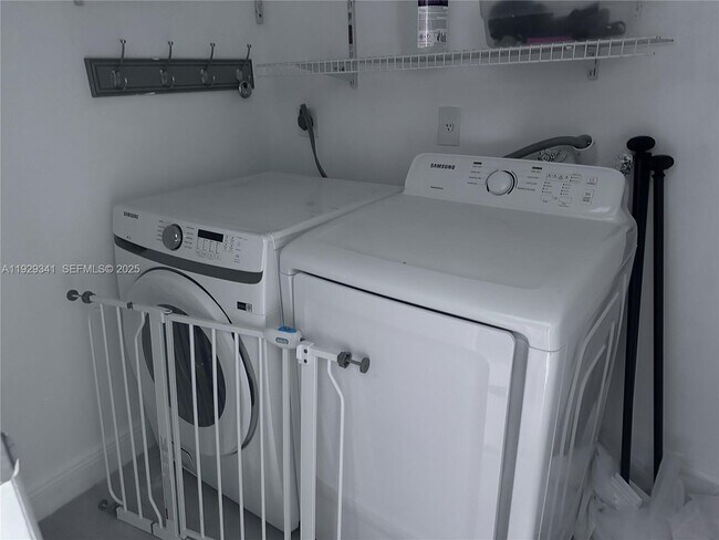 Building Photo - 15720 NW 44th Ct