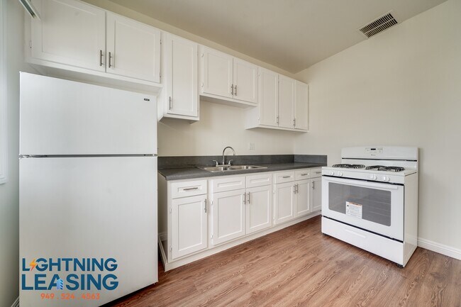 Building Photo - 1059 Normandie Ave