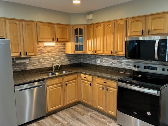 Kitchen - 1708 W Belle Plaine Ave
