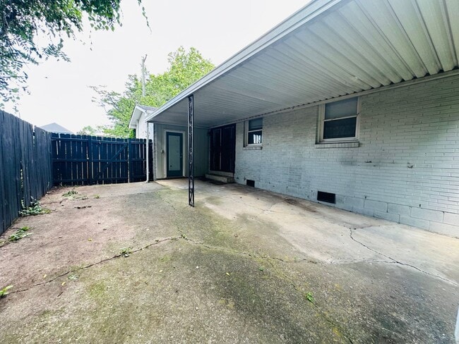 Building Photo - Cleveland Park Renovation!  Walking Distance to Everything! Jetted Shower - Fully Fenced - Garage...