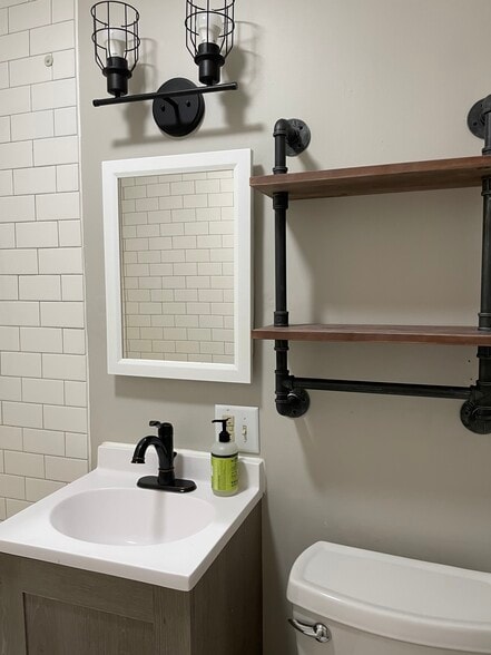 Building Photo - 306 E Washington St