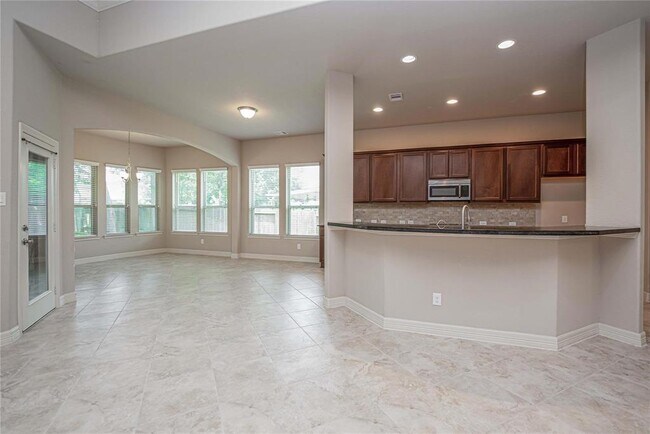 Building Photo - 2048 Brookmont Dr