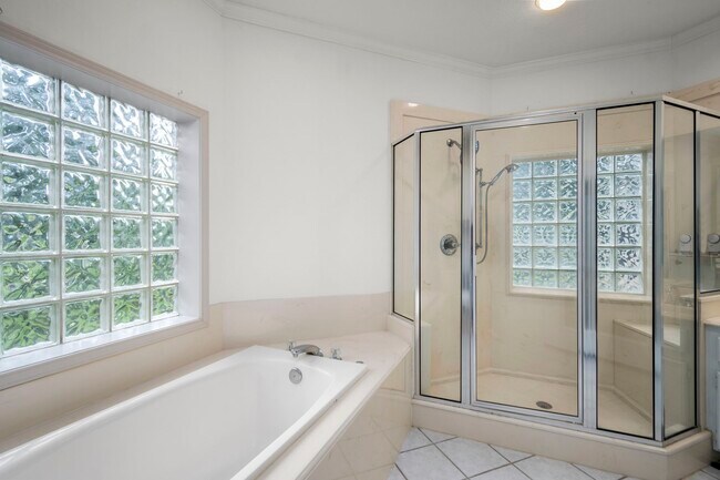 Building Photo - 14151 Buckingham Ln