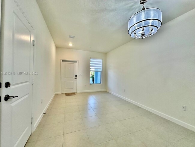 Building Photo - 114 SW 184th Ave