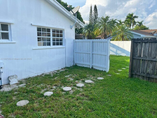 Building Photo - 14075 SW 45th Terrace