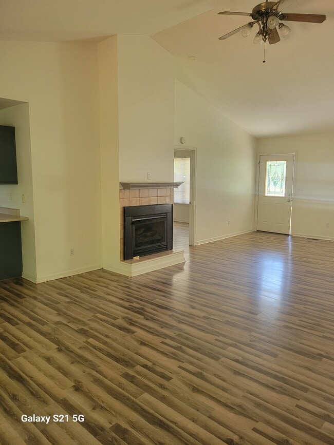 Building Photo - 739 Mockingbird Dr