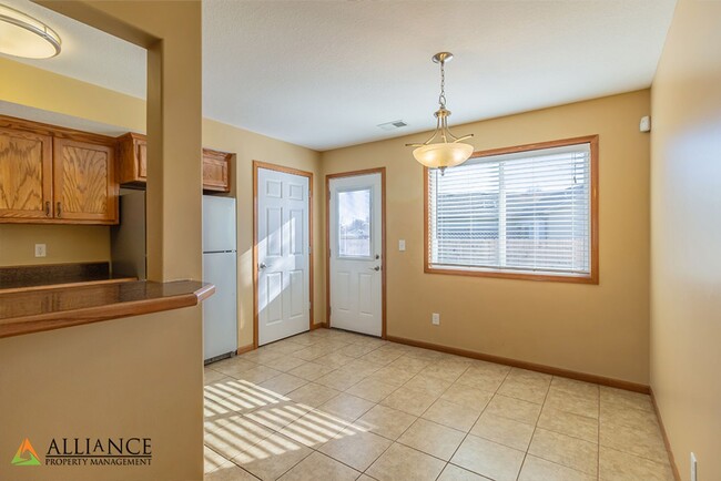 Building Photo - 360° VIRTUAL TOUR ~ Over-sized duplex! Two...