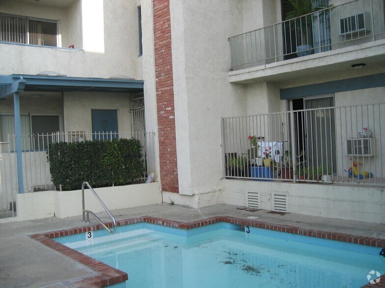 Building Photo - 1212 N Westmoreland Ave