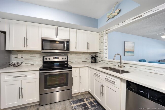 Building Photo - 10310 S Ocean Dr
