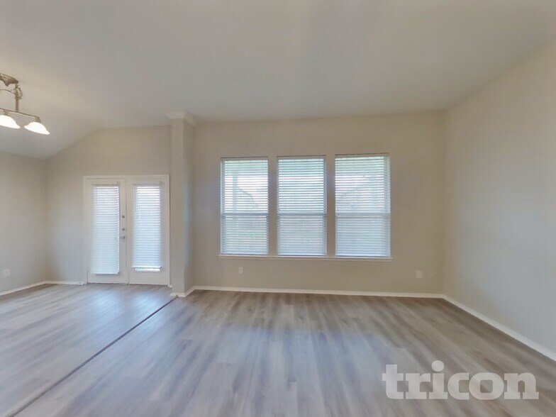 Building Photo - 707 Fireberry Dr