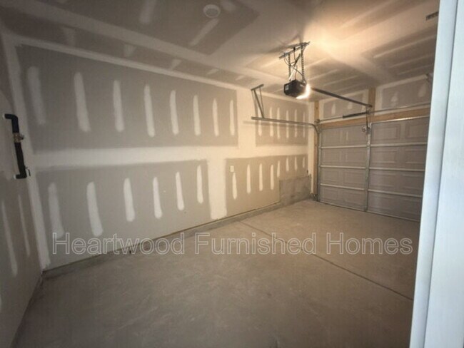 Building Photo - 121 Bartlett Dr