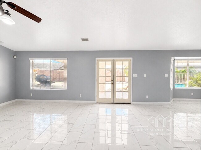 Building Photo - 4-bedroom, 3-bathroom home in Parkway Place